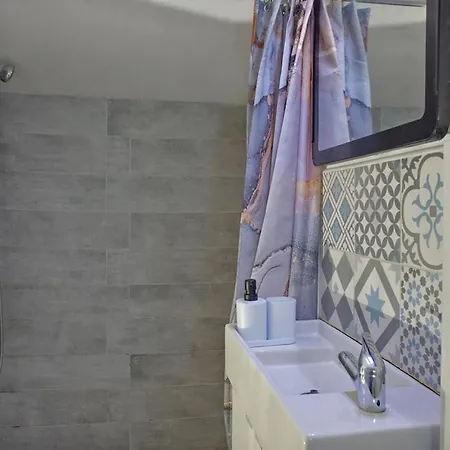 With A Terrace דירה טולון