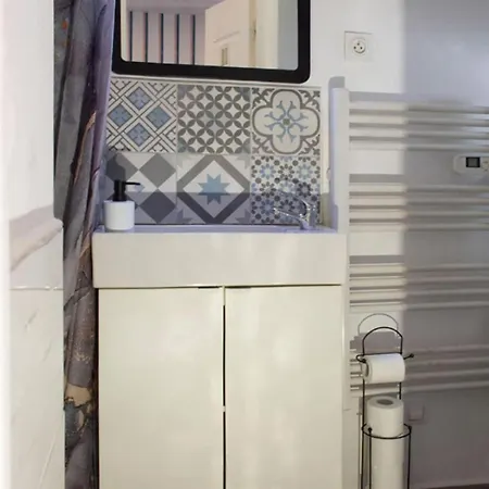 With A Terrace דירה *