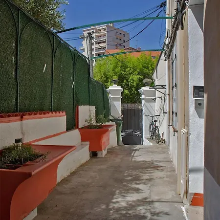 With A Terrace * Toulon