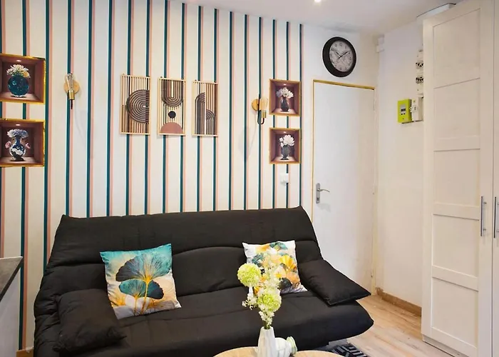 With A Terrace アパート *