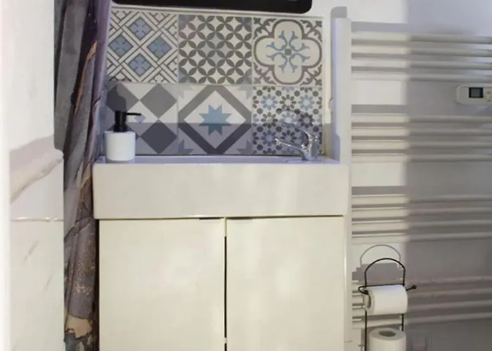 With A Terrace アパート *