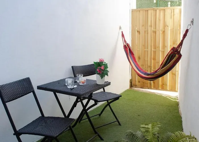 アパート With A Terrace ツーロン